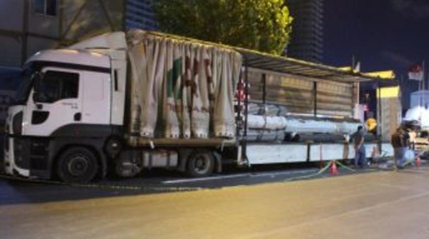 Bağırışların Duyulduğu Tırdan Ağır Yaralı 3 M&uuml;lteci &Ccedil;ıktı