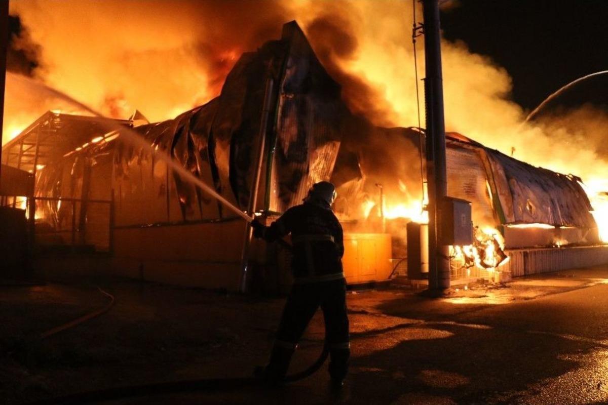 Gıda Deposu Alev Alev Yandı