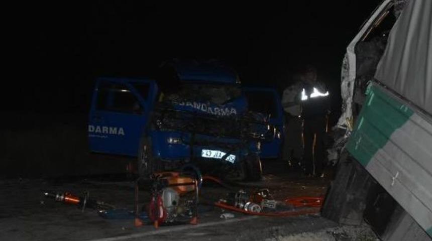 K&uuml;tahya'da Askeri Ara&ccedil; Kaza Yaptı: 1 Şehit, 8 Yaralı