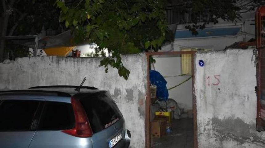 İzmir'de Bı&ccedil;aklı Kavga: 1 &Ouml;l&uuml;, 1 Yaralı