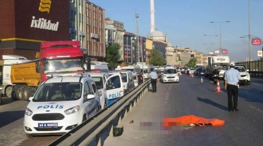 Şile Yolunda Kaza; Yolun Karşısına Ge&ccedil;meye &Ccedil;alışan Kadın &Ouml;ld&uuml;, S&uuml;r&uuml;c&uuml; Ka&ccedil;tı