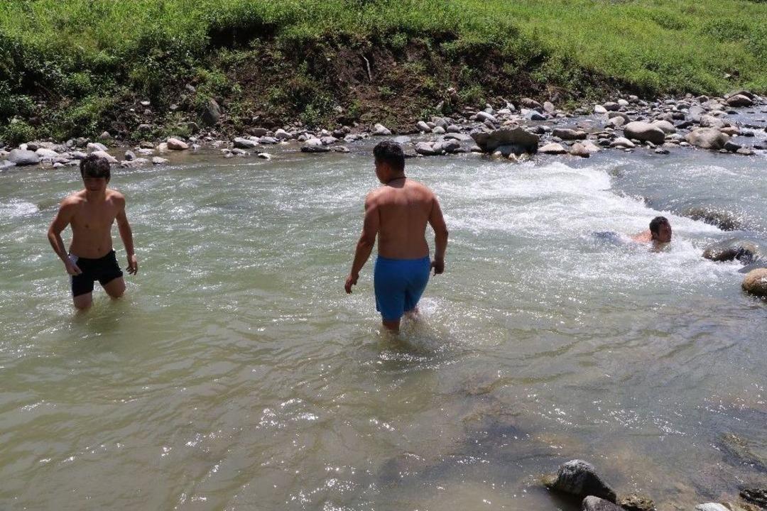 Sıcaktan Bunalan Rizeliler Derelere Akın Etti