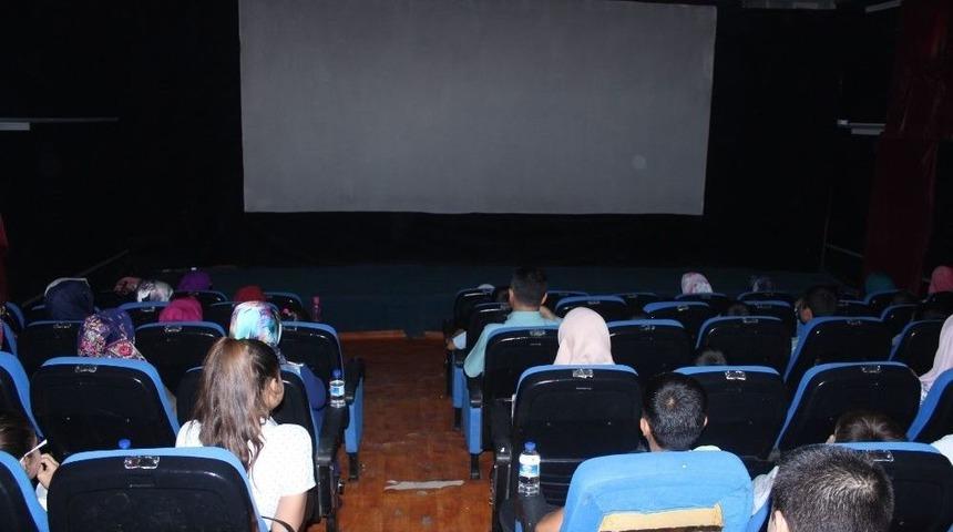Kuran Kursu Öğrencileri Sinemada Bir Araya Geldi