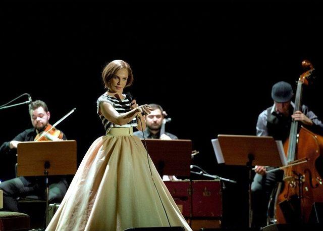 Sertab Erener Ayvalık&rsquo;ta Sevenleriyle Buluşuyor 1