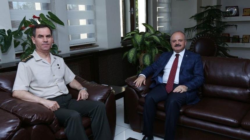 Vali &Ccedil;akacak, Jandarma Komutanlığını Ziyaret Etti