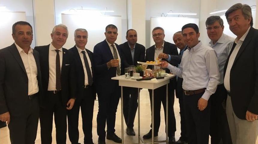 Kiraz&rsquo;dan Chp&rsquo;li İl Başkanlarına Kayısı İkramı