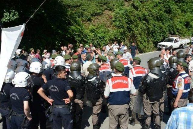 Rize- Artvin Havalimanı Için Taşocağı Açılmasına Tepki Eylemi