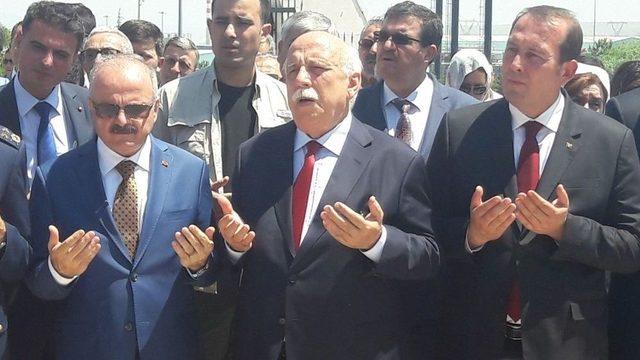 Bakan Avcı, Kanlıpınar Şehitliğini Ziyaret Etti 1