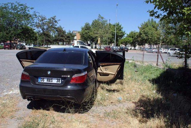 Kurşunladığı Otomobilin Altında Kaldı