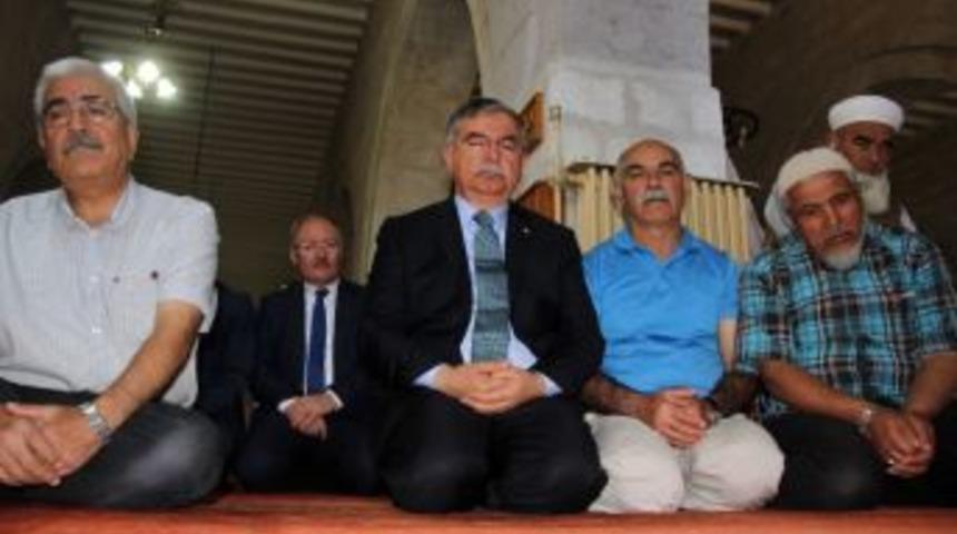 Bakan Yılmaz: "15 Temmuz Şanlı Bir Destan Olmuştur"