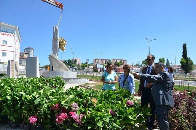 15 Temmuz Demokrasi Ve Milli Birlik Anıtı Dikildi