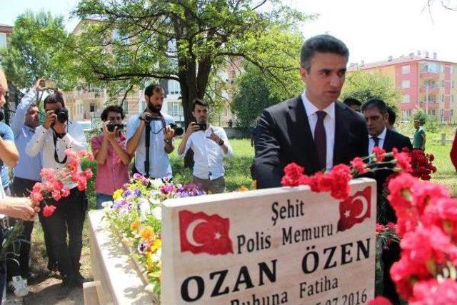 Bolulu 15 Temmuz Şehidinin Mezarında Anma Etkinliği 3
