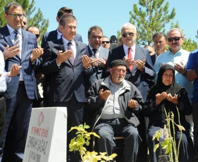 Başbakan Yardımcısı Canikli, 15 Temmuz Şehidi Sağaz’In Mezarını Ziyaret Etti