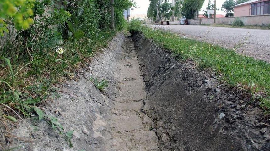 D&ouml;nerdere Ve Emek Mahallelerine Yeni Sulama Kanalları