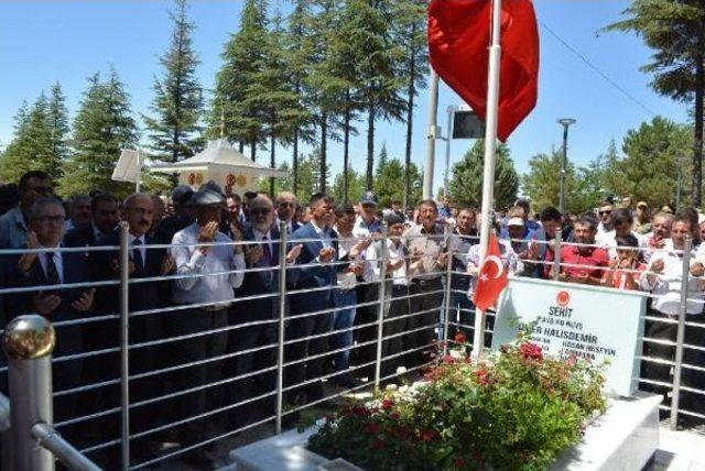 15 Temmuz Kahramanı Ömer Halisdemir, Mezarında Anıldı