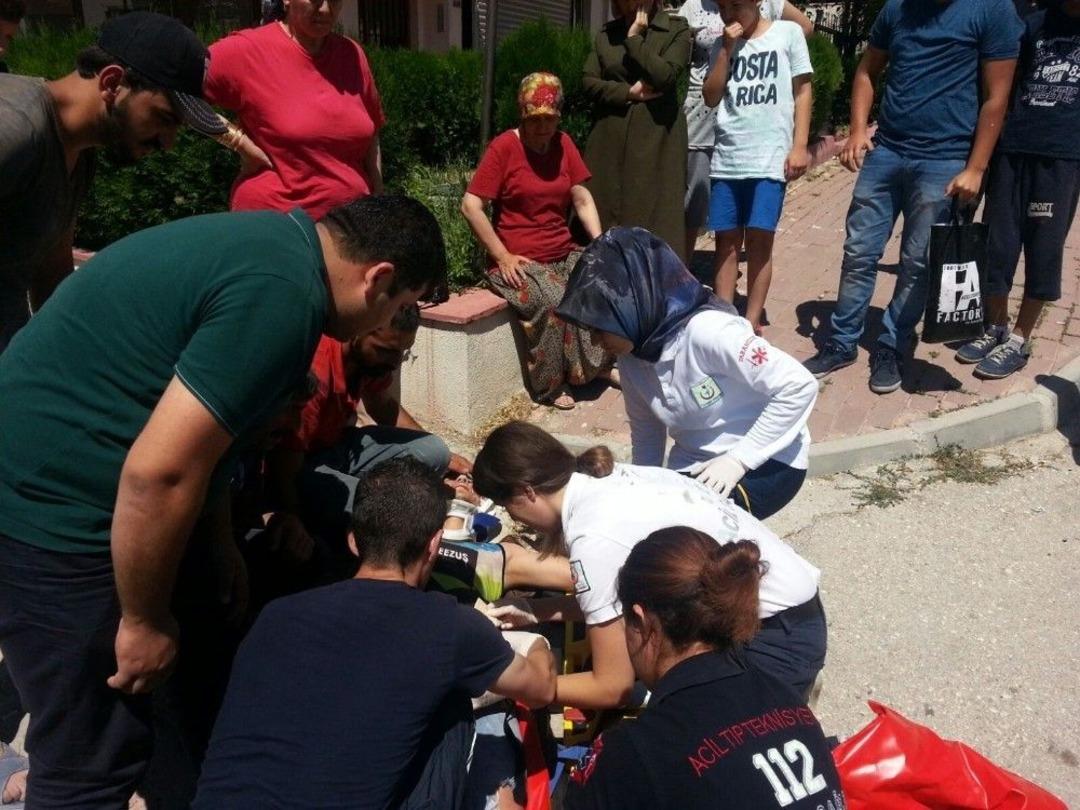 Bilecik&rsquo;te Otomobil İle Motosiklet &Ccedil;arpıştı; 1 Yaralı