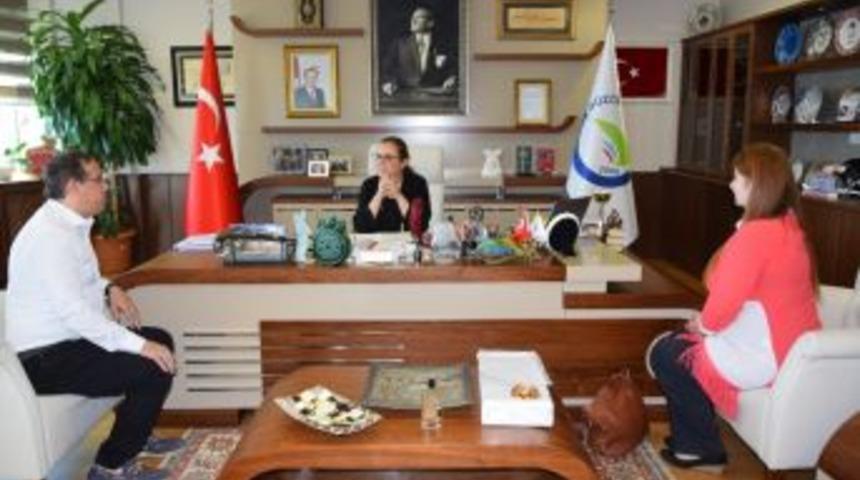 Rekt&ouml;r &Ccedil;akar&rsquo;ın Kapısı Yaz Kış A&ccedil;ık