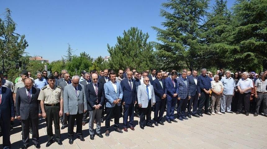 15 Temmuz Demokrasi G&uuml;n&uuml; İ&ccedil;in Protokol Şehitliği Ziyaret Etti