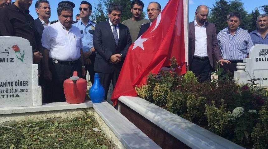 Esenler&rsquo;in 15 Temmuz Şehitleri Kabirleri Başında Anıldı