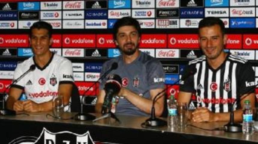 Beşiktaş'ın Kaptanları Yeni Formaları Giyerek Konuştu