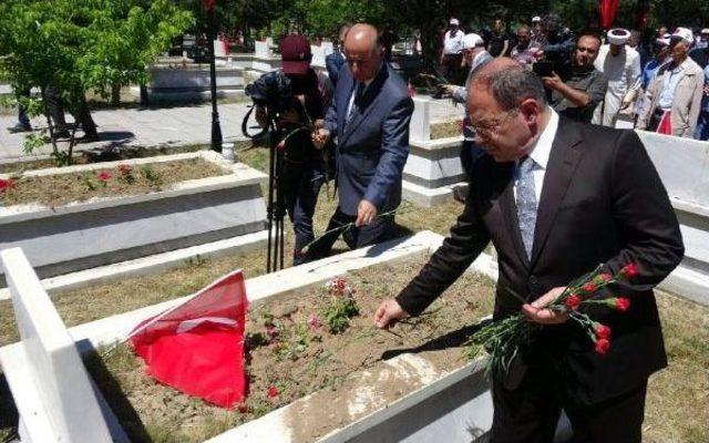 Bakan Akdağ, 15 Temmuz Şehidinin Mezarı Başında Kuran Okudu (2)