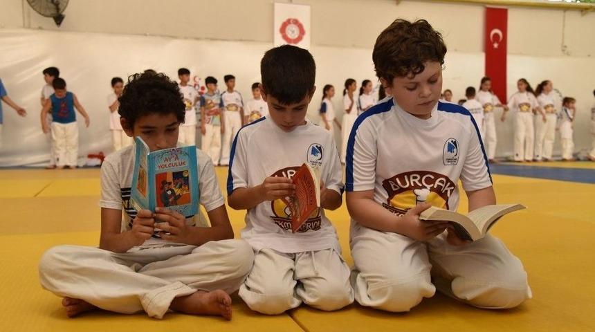 Hem Judo Yapıyorlar Hem De Kitap Okuyorlar