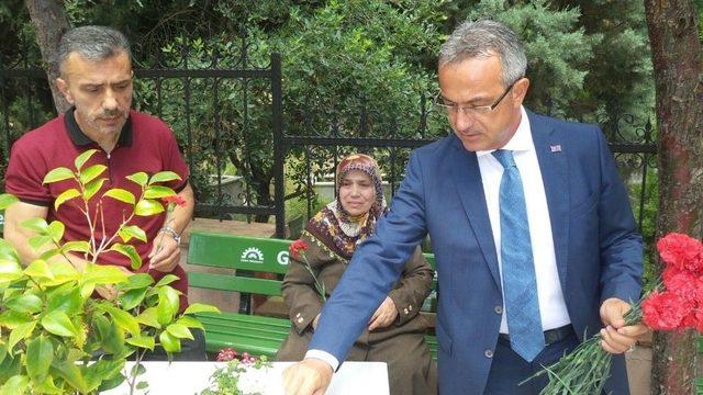 Başkan Köşker’den Şehitlik Ziyareti