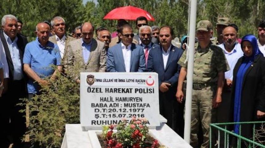15 Temmuz Şehidi &Ouml;zel Harekat Polisi Hail Hamuryen Mezarı Başında Anıldı.