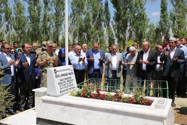 15 Temmuz Şehidi &Ouml;zel Harekat Polisi Hail Hamuryen Mezarı Başında Anıldı. 1