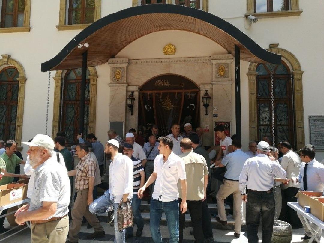 Bakan Işık Fevziye Camii&rsquo;nde Cenaze Namazına Katıldı
