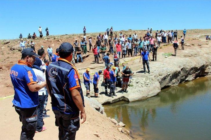 Genç Çoban Serinlemek İçin Girdiği Gölette Boğuldu G1