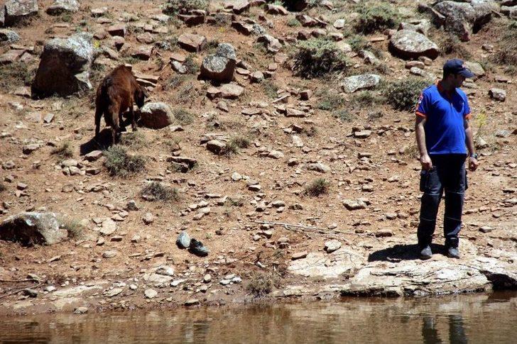 Genç Çoban Serinlemek İçin Girdiği Gölette Boğuldu G4