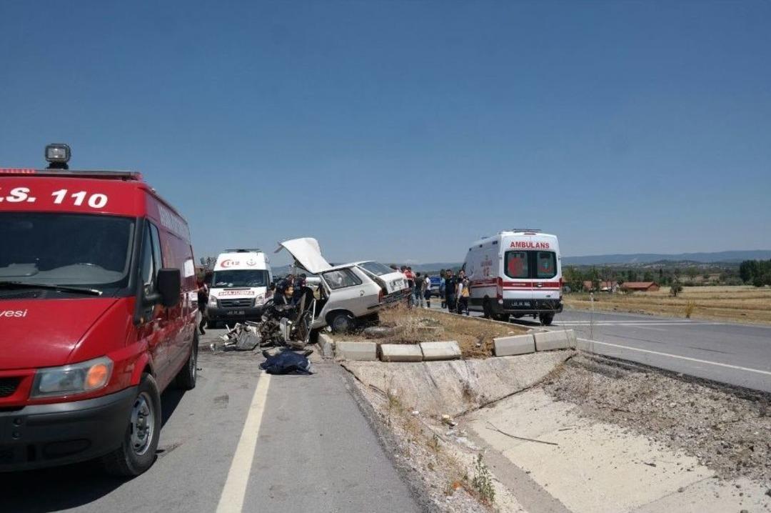 Gediz&rsquo;de Trafik Kazası: 4 &Ouml;l&uuml;