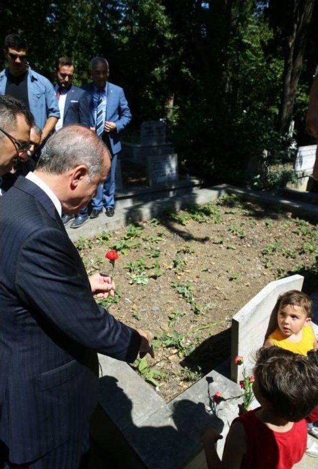 Cumhurbaşkanı Erdoğan, Karacaahmet’te 15 Temmuz Şehitlerini Ziyaret Etti