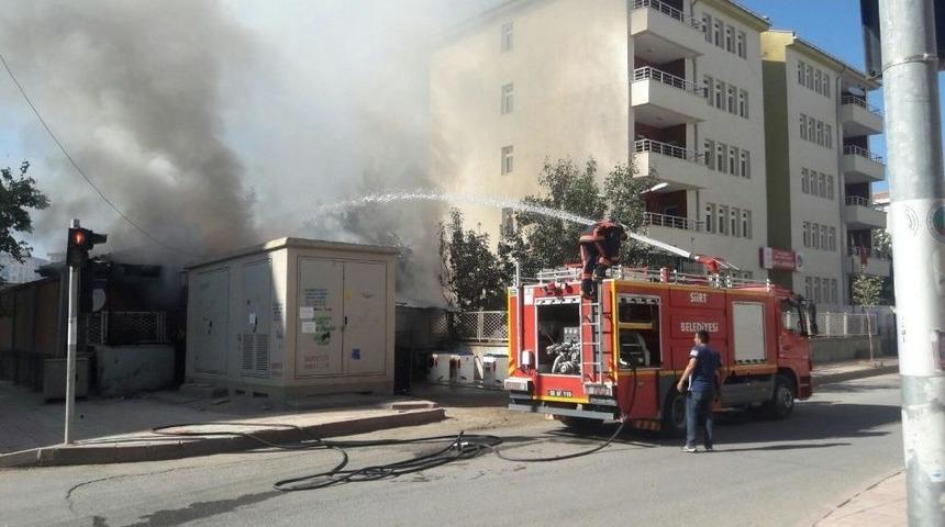 Siirt&rsquo;te Sıcaklardan Dolayı Trafo Yandı