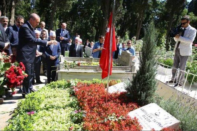 Cumhurbaşkanı Erdoğan, 15 Temmuz Şehitleri Erol Ol&ccedil;ak Ile Oğlunun Mezarını Ziyaret Etti 1