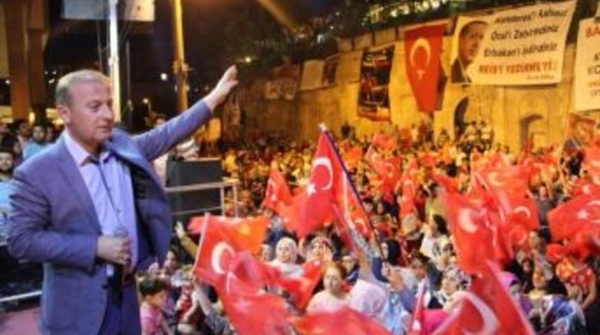 D&uuml;ndar, 15 Temmuz Darbe Girişimini Kınadı