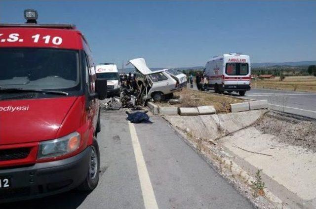 Otomobil Takla Attı: Sürücü, Eşi Ve Iki Çocuğu Öldü