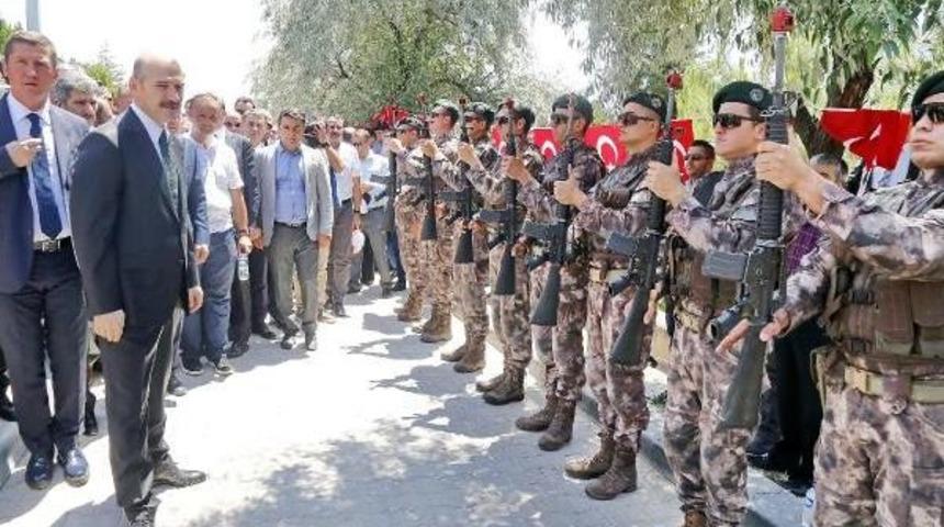 Bakan Soylu&rsquo;Yu Karşılayan &Ouml;zel Harekat Mangası'nın Silahlarına Namlu Emniyet Pimi