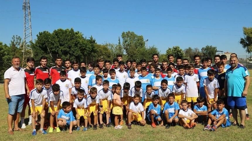 Y&uuml;reğir&rsquo;de Yaz Futbol Okulu Başladı