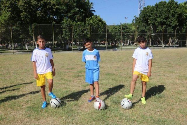 Yüreğir’de Yaz Futbol Okulu Başladı