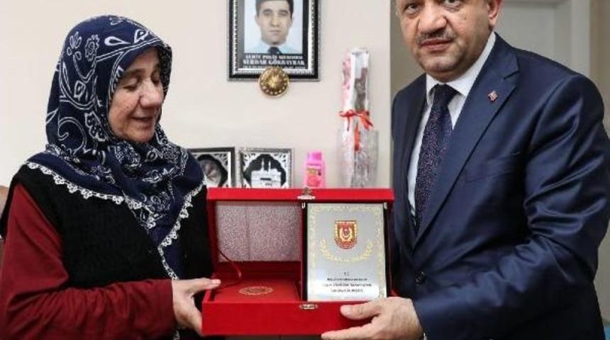 Bakan Işık: İhanet Ne Kadar B&uuml;y&uuml;kse, Ihaneti &Ouml;nleyen Kahramanlıkta Bir O Kadar B&uuml;y&uuml;k (3)