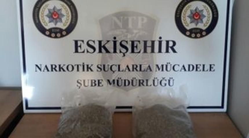 Eskişehir&rsquo;e Sokulmak İstenilen 1 Kiloluk Bonzai İle Birlikte 2 Kişi Yakalandı