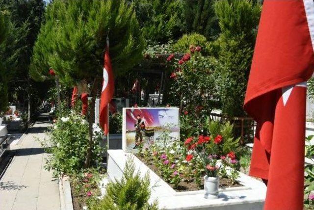 İzmir'de Şehitlere Vefa