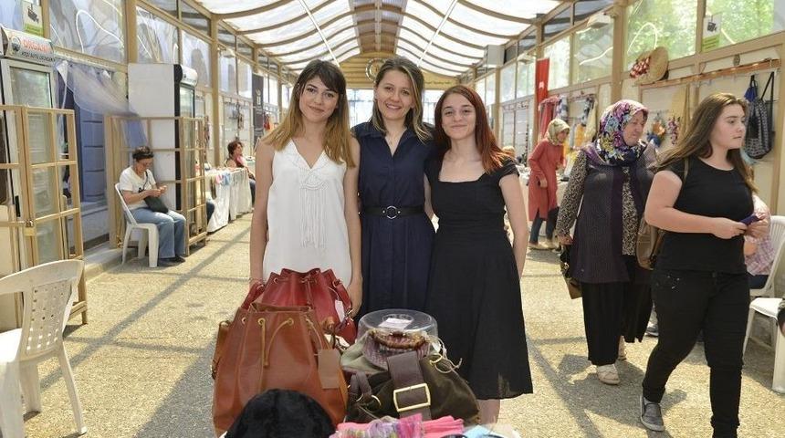 Hanımeli Sokak&rsquo;da Sokak Hayvanları Yararına Stant