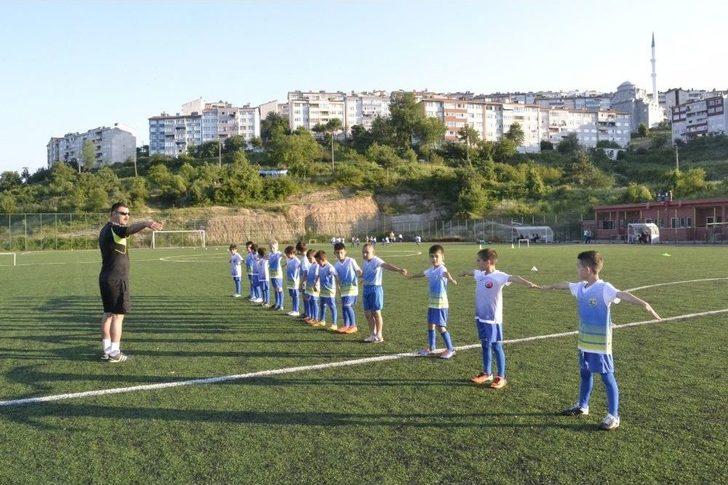 Alaplı Belediye Yaz Spor Okulu Futbol İle Start Aldı