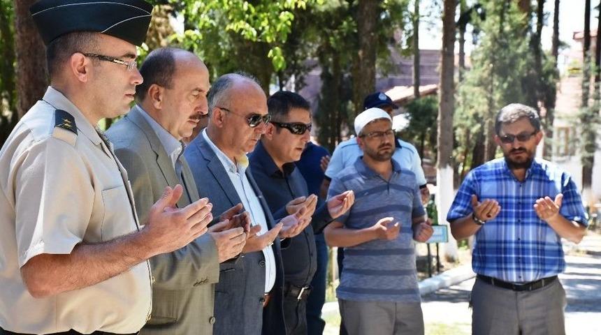 Dursunbey&rsquo;de Şehit Mezarlarına Ziyaret