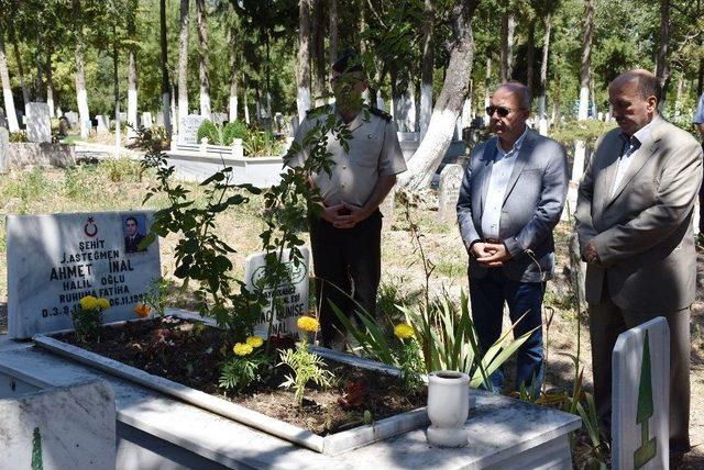 Dursunbey’de Şehit Mezarlarına Ziyaret