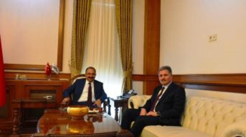 Başkan &Ccedil;akır&rsquo;dan Vali Kaban&rsquo;a Hoş Geldin Ziyareti