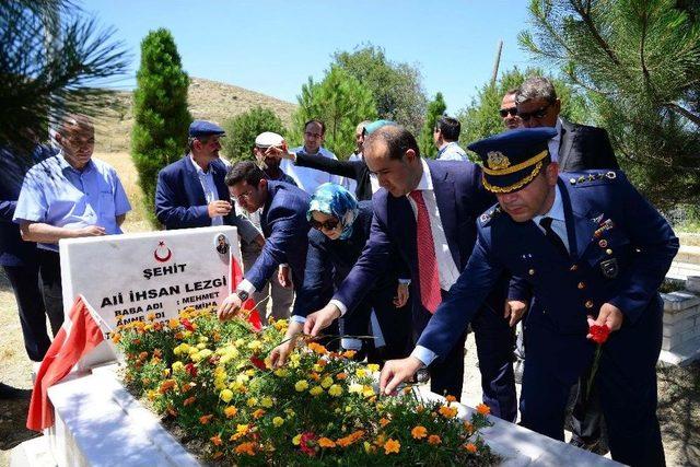 Ak Partili Lütfiye Selva Çam Kahramankazan’da Şehit Mezarlarını Ziyaret Etti